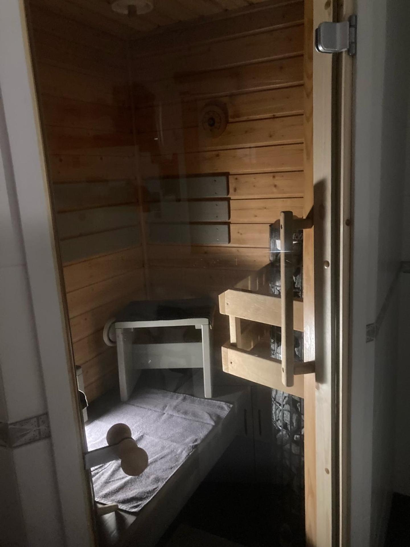 Mukava Saunallinen Kaksio Omalla Sisaeaenkaeynnillae Ja Ilmaisella Autopaikalla Куопио Экстерьер фото
